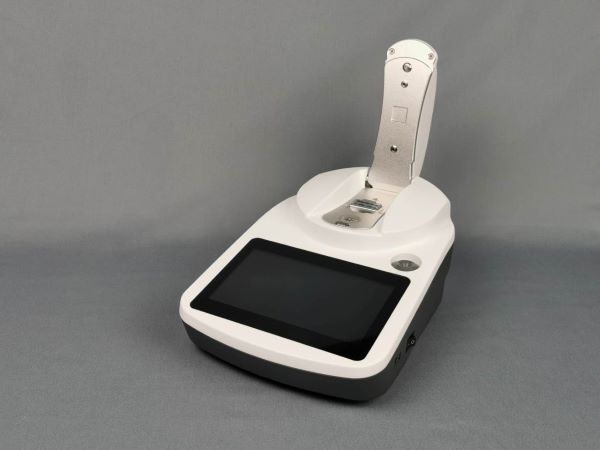 Спектрофотометр для измерения в капле 0.5 - 2 мкл и в кювете, диапазон 200 - 850 нм