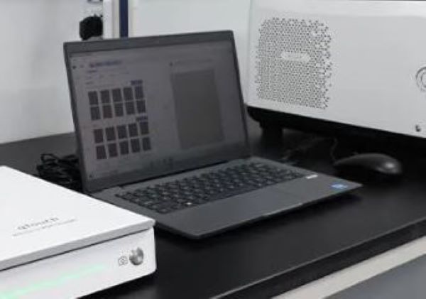 Компьютер для вестерн-блот-визуализатора qTouch